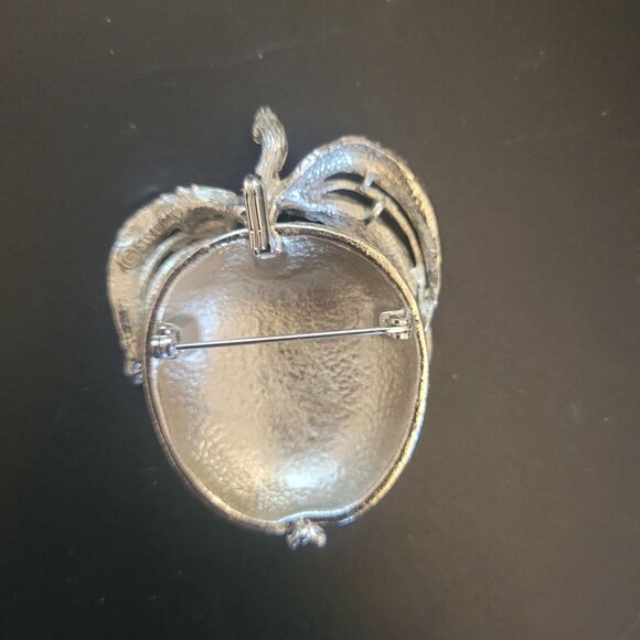 Vintage Sarah Coventry Silver Tone Apple Brooch Pin - Picture 2 of 4